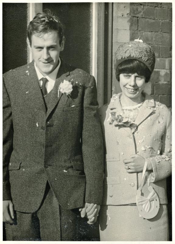 Carol Wilson & Keith Jones' wedding day, 29th October 1966 at Coventry Register Office - CLICK TO VIEW ZOOMED IMAGE Family image