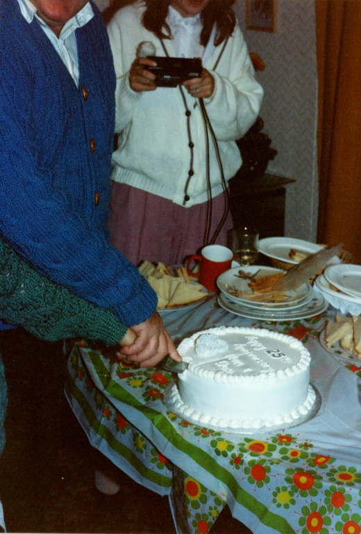 Carol & Keith Jones' 25th Wedding Anniversary - 29th October 1991 - CLICK TO VIEW ZOOMED IMAGE Family image