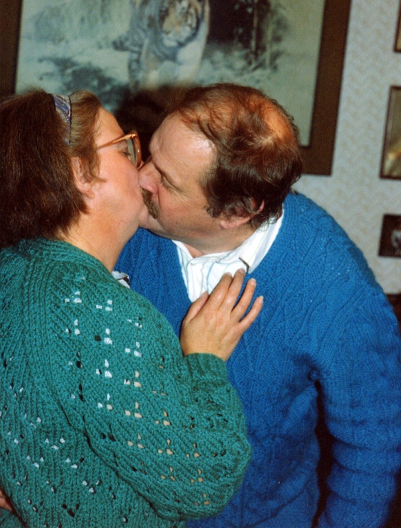 Carol & Keith Jones' 25th Wedding Anniversary - 29th October 1991 - CLICK TO VIEW ZOOMED IMAGE Family image