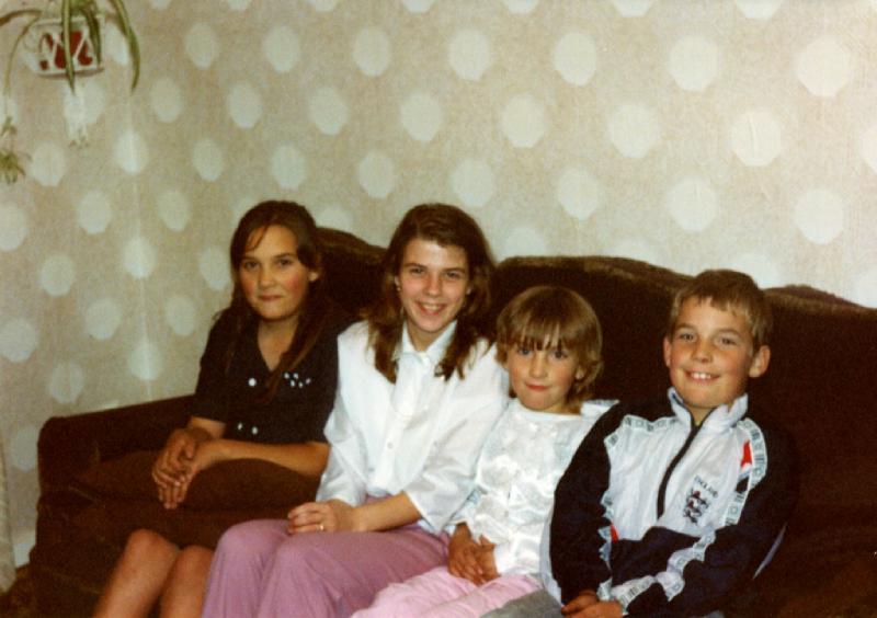 Carol & Keith Jones' 25th Wedding Anniversary - 29th October 1991 - CLICK TO VIEW ZOOMED IMAGE Family image