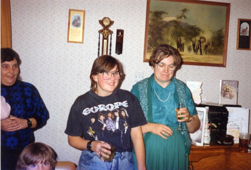 Carol & Keith Jones' 25th Wedding Anniversary - 29th October 1991 - CLICK TO VIEW ZOOMED IMAGE Family image