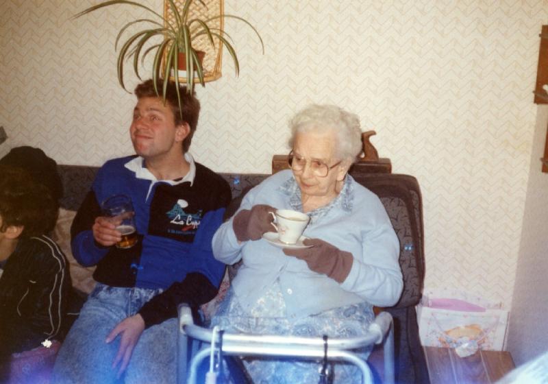 Carol & Keith Jones' 25th Wedding Anniversary - 29th October 1991 - CLICK TO VIEW ZOOMED IMAGE Family image