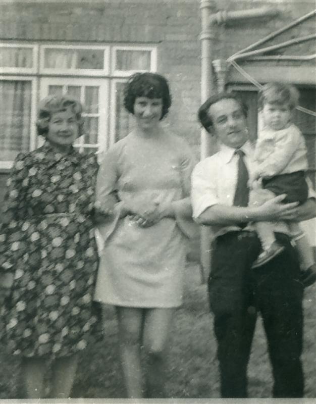 Family at 124 Erithway Road (Nanna Martin's house), 1977.
Hetty (Nanna) Martin - Jeanette & Bill Orland with Andy
(Taken by Rob with his first camera, a Kodak Instamatic) - CLICK TO VIEW ZOOMED IMAGE Family image