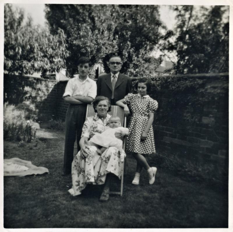 Bill, Margaret & baby Betty with parents Elsie & William at 80 Harefield Road, 1955 - CLICK TO VIEW ZOOMED IMAGE Family image